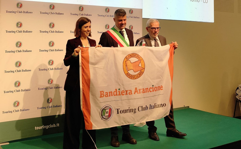 Chiavenna bandiera arancione Touring Club Italiano