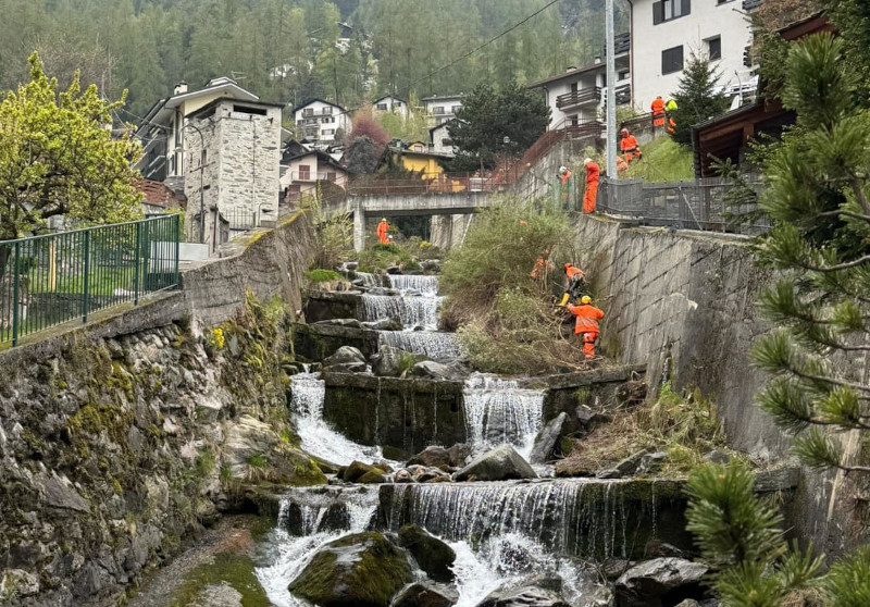 Chiesa in Valmalenco pulizia torrente Secchione-Sassersa