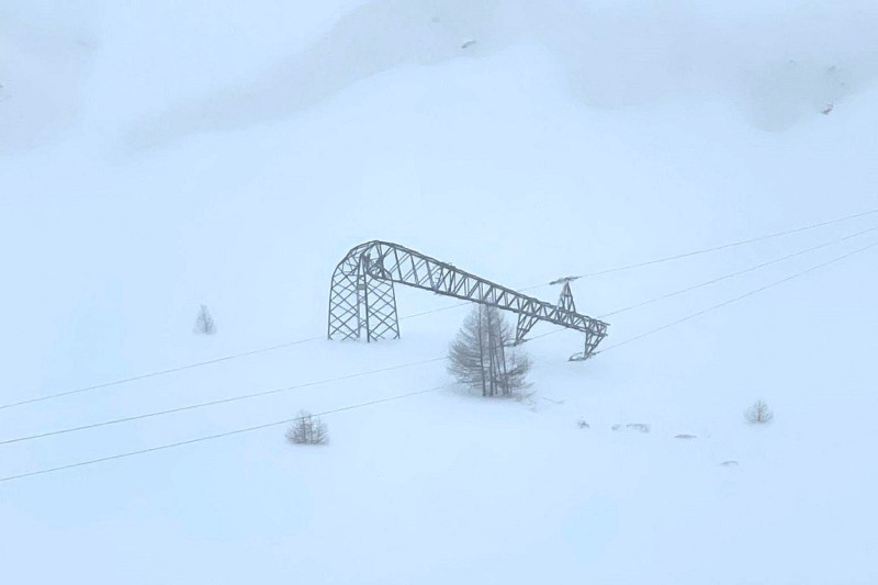 Traliccio valanga Livigno elettricità