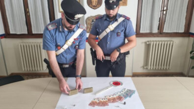 Carabinieri Tirano droga autobus adolescente arrestato