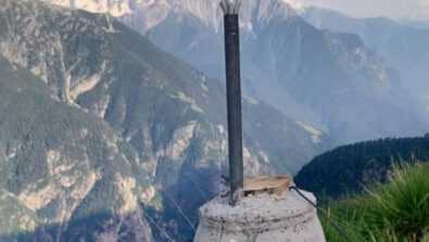 Croce abbattuta Alpe Servizio Campodolcino