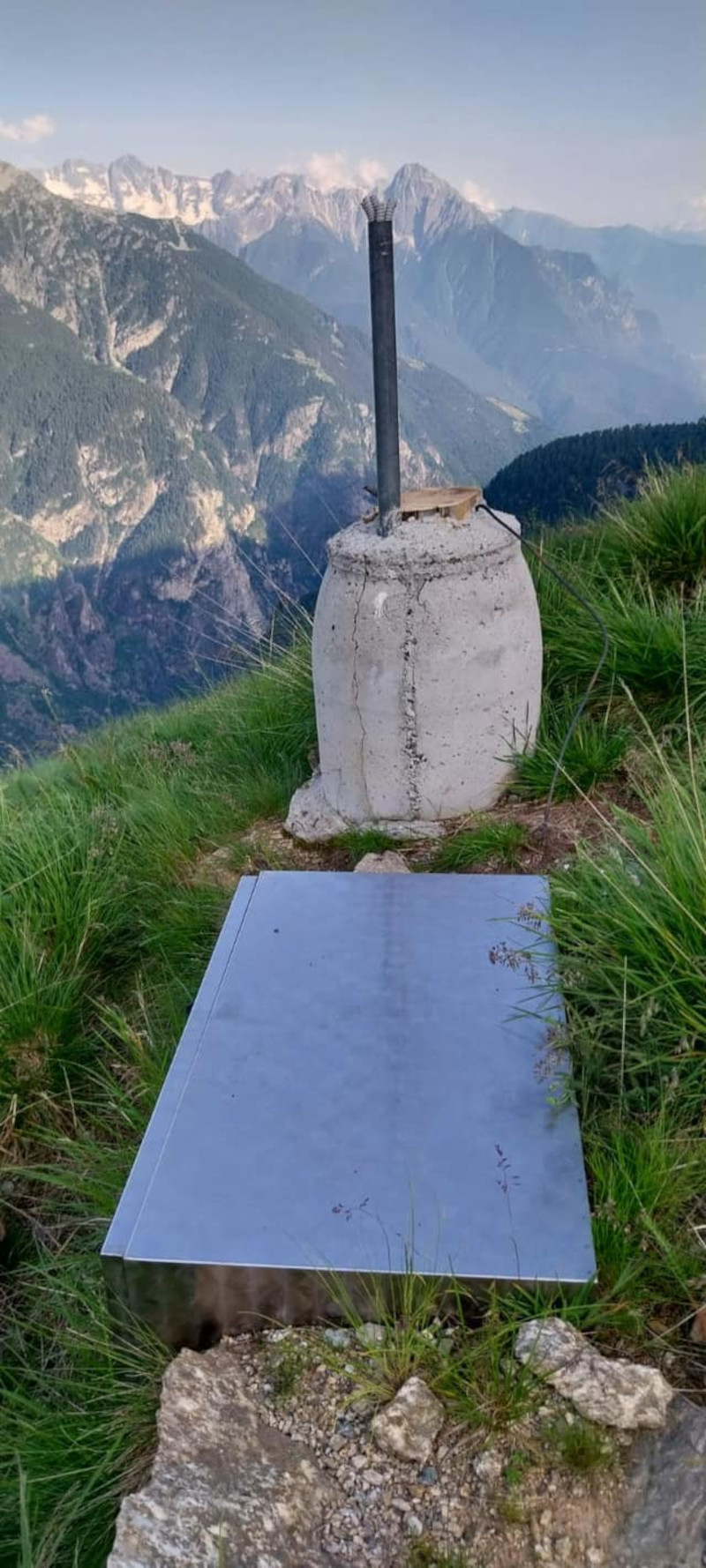 Croce abbattuta Alpe Servizio Campodolcino