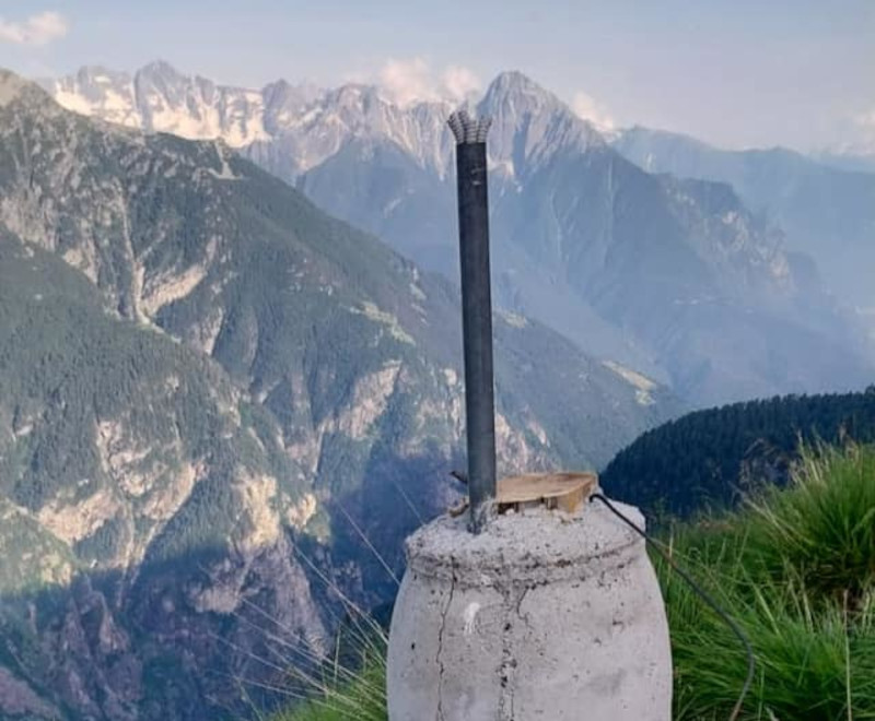 Croce abbattuta Alpe Servizio Campodolcino