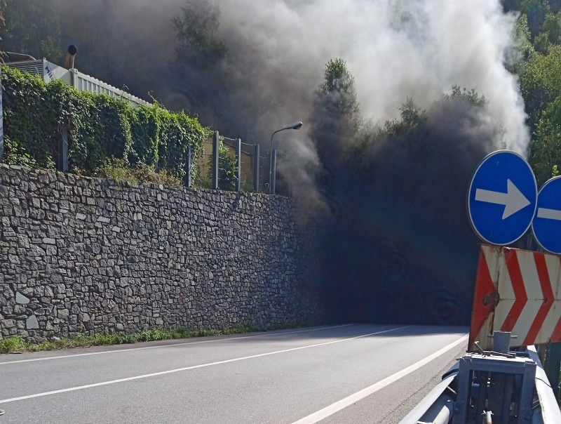 Veicolo in fiamme galleria Bolladore SS38