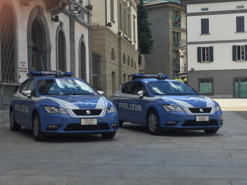 Polizia Stato controlli Piazza Garibaldi Sondrio