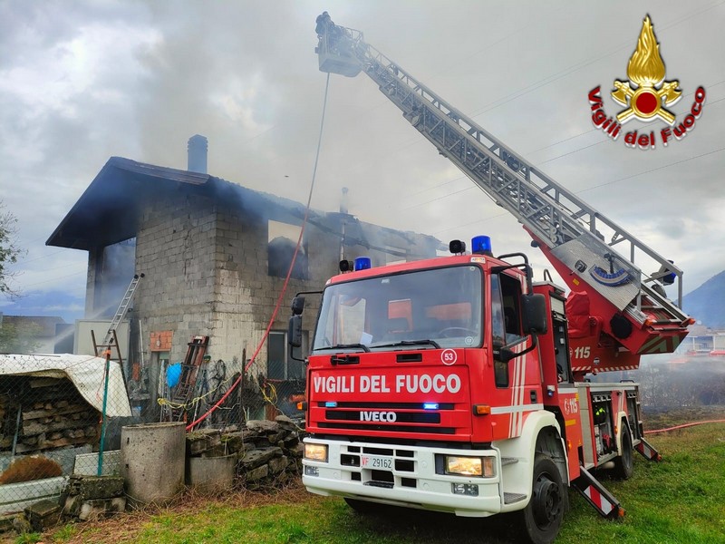 Incendio stalla Piantedo