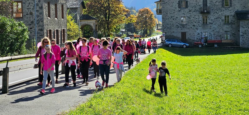 Valdisotto Datti una mossa in rosa camminata