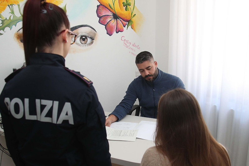 Polizia Stato violenza domestica